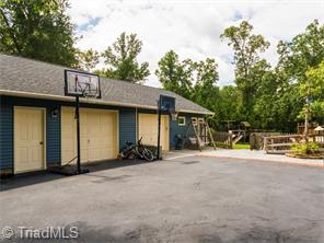 1807 Chestnut Dr, High Point, NC 27262 photo 28