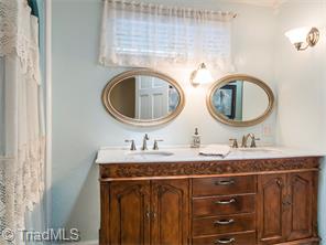 1807 Chestnut Dr, High Point, NC 27262 photo 22
