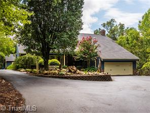 1807 Chestnut Dr, High Point, NC 27262 photo 1
