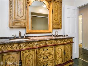 1807 Chestnut Dr, High Point, NC 27262 photo 18