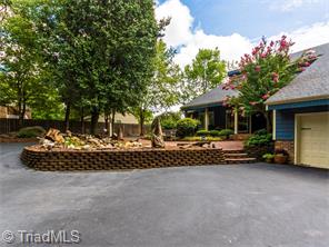 1807 Chestnut Dr, High Point, NC 27262 photo 2