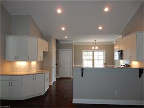 221 Pilot Bluff Dr, King, NC 27021 photo 6