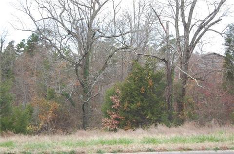 2835 Fallin Ct, High Point, NC 27262 photo 2