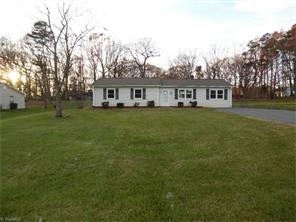 206 Hillcrest Dr, King, NC 27021 photo 1