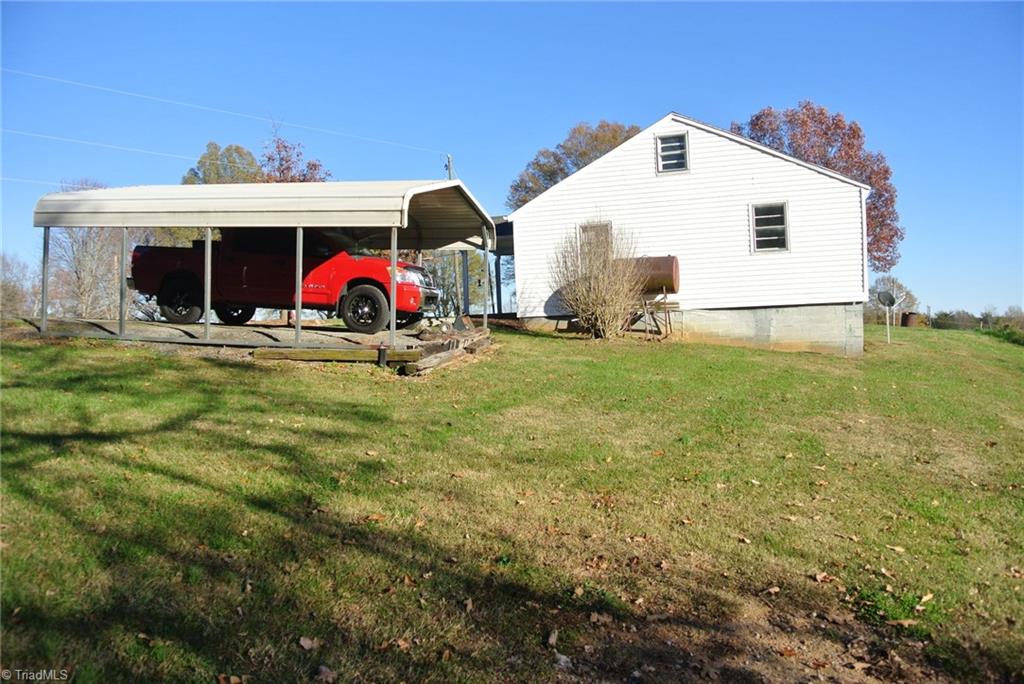 1066 Blackburn Rd, Pinnacle, NC 27043 photo 10