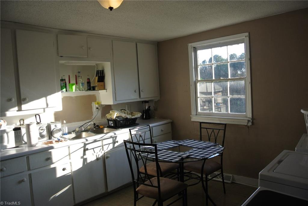 1066 Blackburn Rd, Pinnacle, NC 27043 photo 14