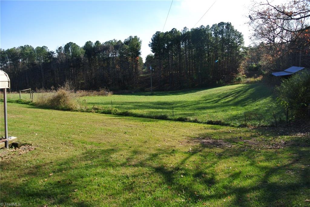 1066 Blackburn Rd, Pinnacle, NC 27043 photo 8