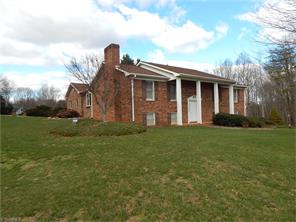 421 Golf Course Rd, Pilot Mountain, NC 27041 photo 1