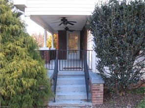 610 W Kapp St, Dobson, NC 27017 photo 4