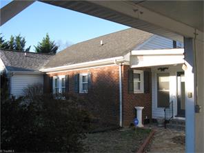610 W Kapp St, Dobson, NC 27017 photo 2