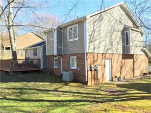719 Old Barn Cir, Pilot Mountain, NC 27041 photo 2