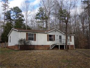 6860 Creek Hills Dr, Trinity, NC 27370 photo 1