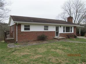 409 E Devon Dr, Mount Airy, NC 27030 photo 3