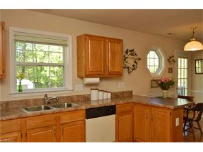 4008 Glasgow Ct, High Point, NC 27265 photo 9
