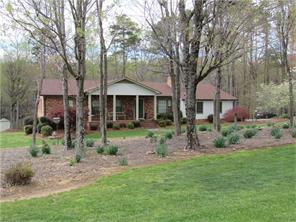 132 Parkview Cir, Pinnacle, NC 27043 photo 1