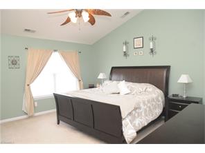826 Hedgepath Ter, High Point, NC 27265 photo 13