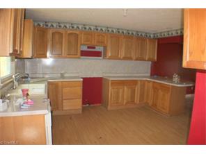 2140 Pine St, Mount Airy, NC 27030 photo 7