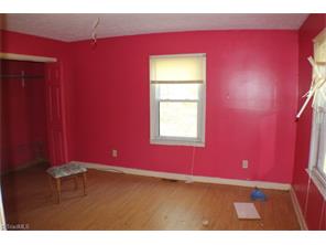 2140 Pine St, Mount Airy, NC 27030 photo 10