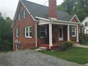 305 E Main St, Pilot Mountain, NC 27041 photo 3
