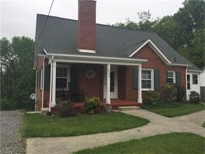 305 E Main St, Pilot Mountain, NC 27041 photo 2