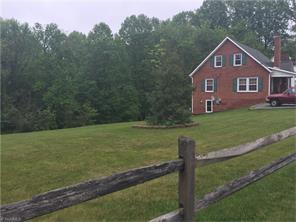 305 E Main St, Pilot Mountain, NC 27041 photo 4