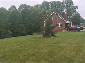 305 E Main St, Pilot Mountain, NC 27041 photo 5