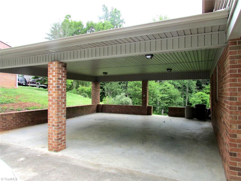 135 E River Dr, Randleman, NC 27317 photo 5
