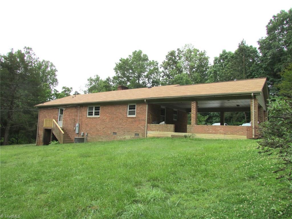 135 E River Dr, Randleman, NC 27317 photo 3