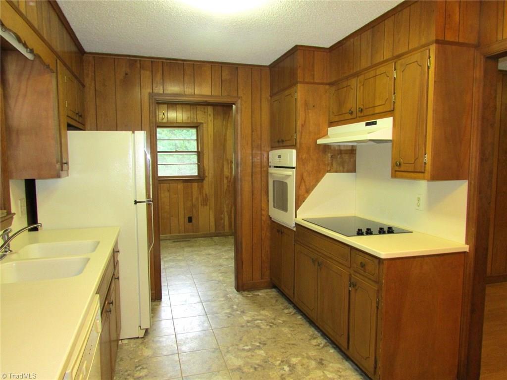 135 E River Dr, Randleman, NC 27317 photo 7