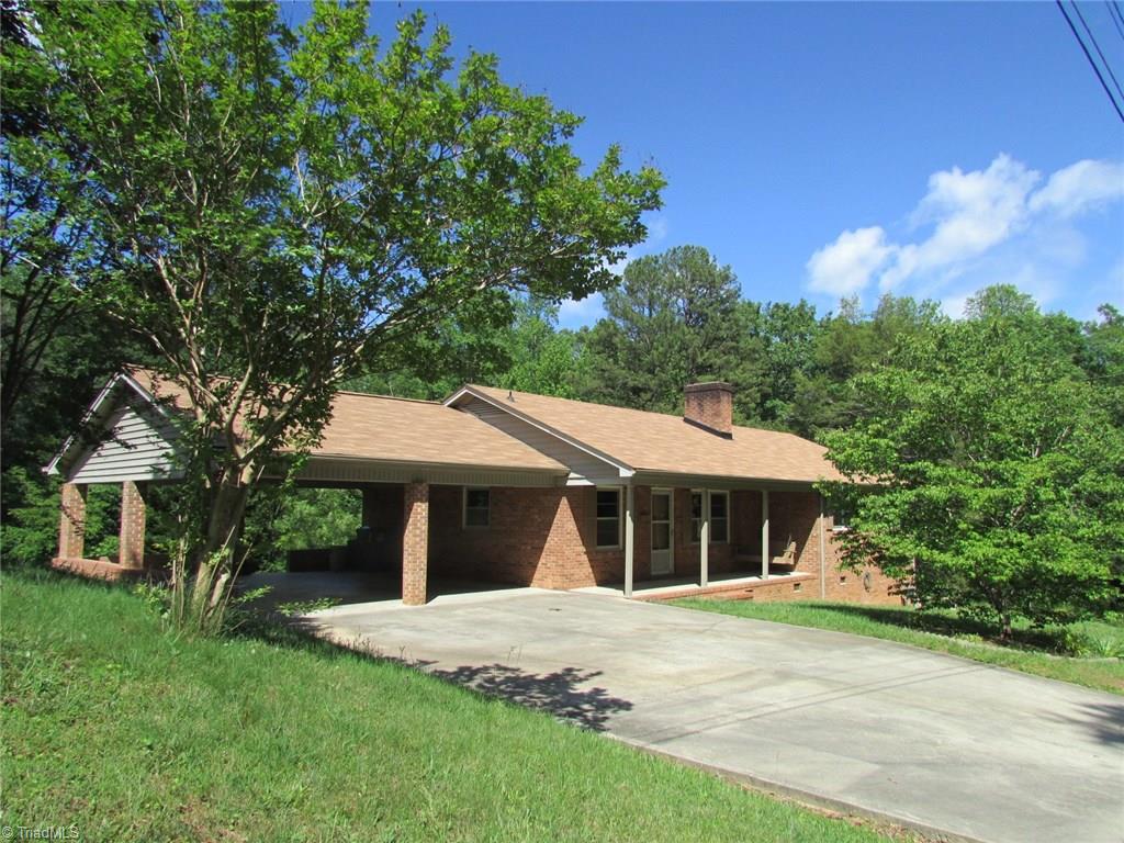 135 E River Dr, Randleman, NC 27317 photo 2