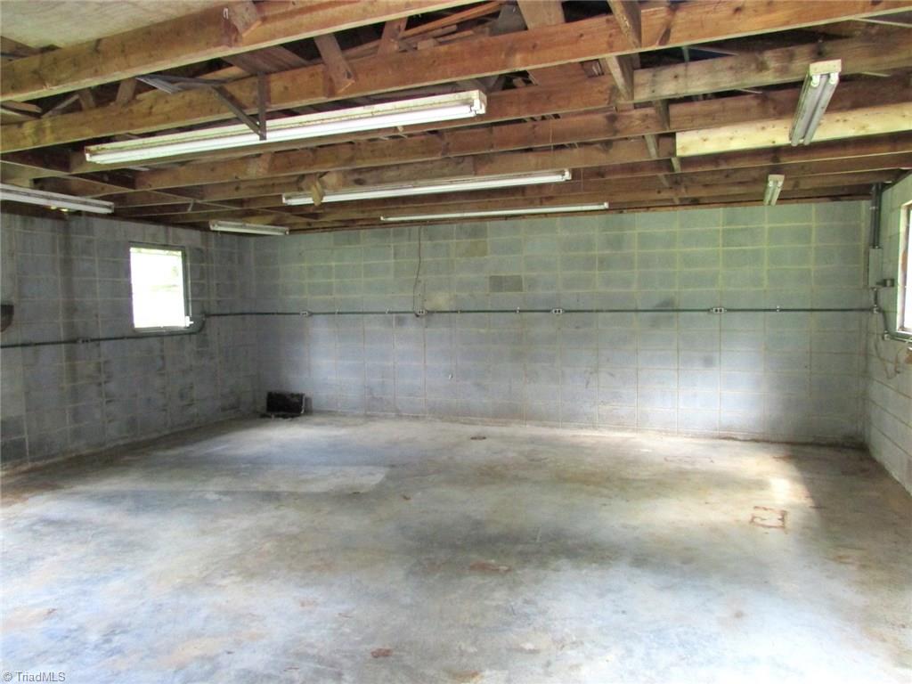 135 E River Dr, Randleman, NC 27317 photo 23