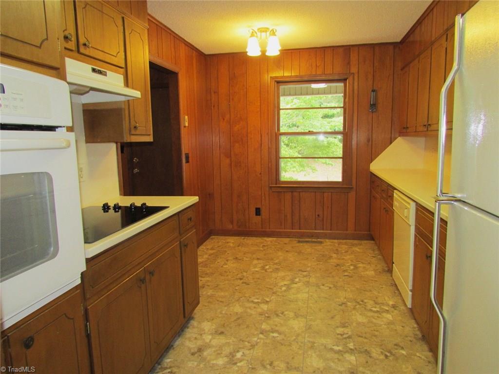 135 E River Dr, Randleman, NC 27317 photo 8