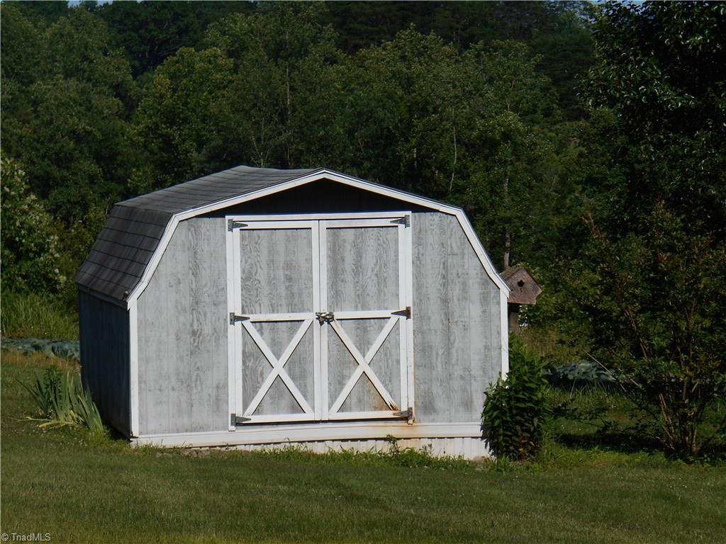 504 Eldora Rd, Ararat, NC 27007 photo 14