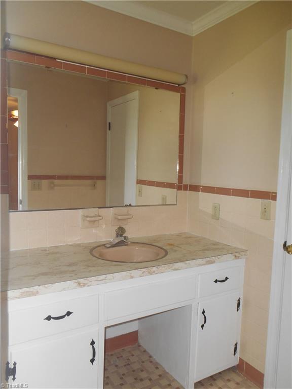 504 Eldora Rd, Ararat, NC 27007 photo 8