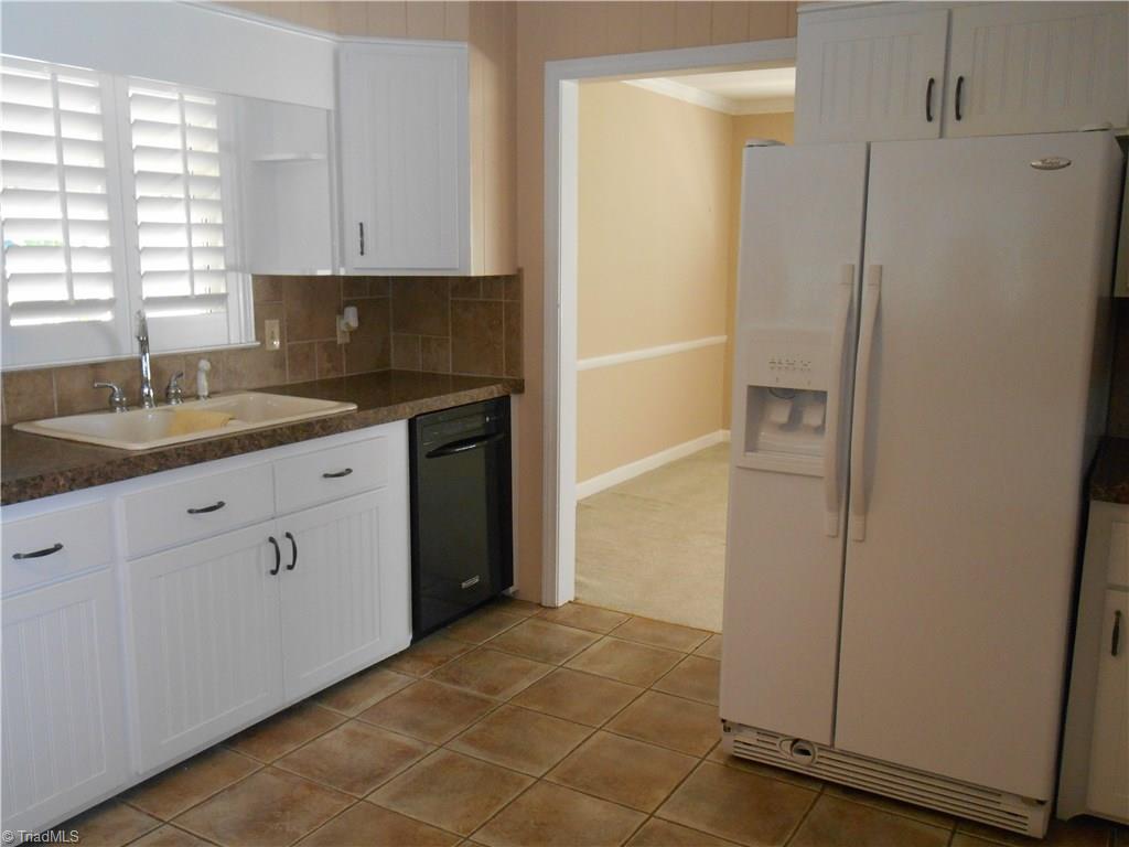 504 Eldora Rd, Ararat, NC 27007 photo 4