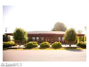 138 E Meadow Rd, Eden, NC 27288 photo 1