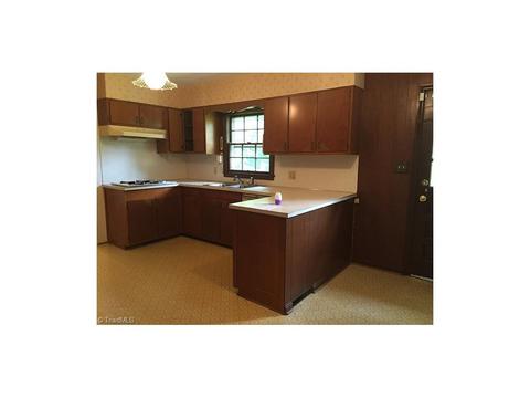 1503 Delk Dr, High Point, NC 27265 photo 4