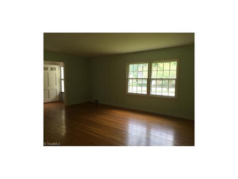 1503 Delk Dr, High Point, NC 27265 photo 5