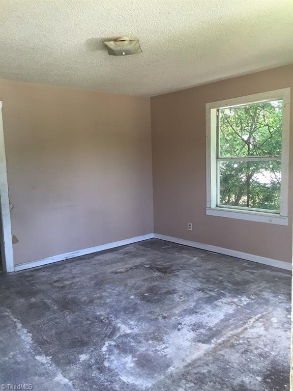 402 Meredith St, High Point, NC 27260 photo 2