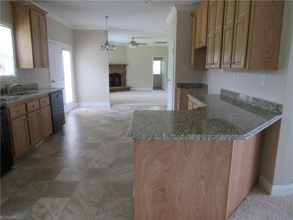 1015 Gordon Rd, Pinnacle, NC 27043 photo 8
