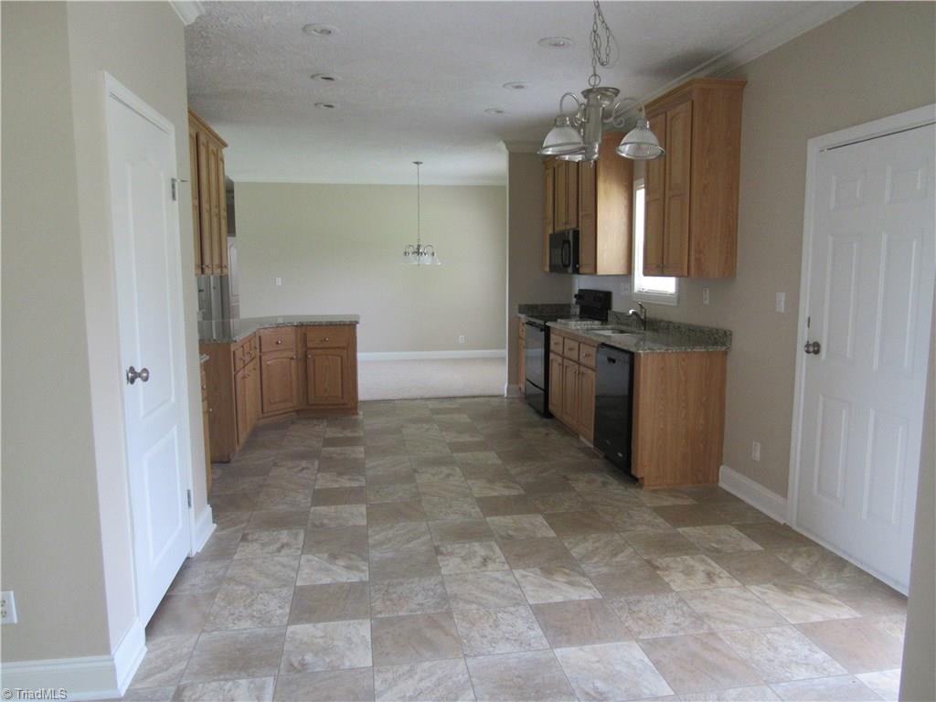 1015 Gordon Rd, Pinnacle, NC 27043 photo 5