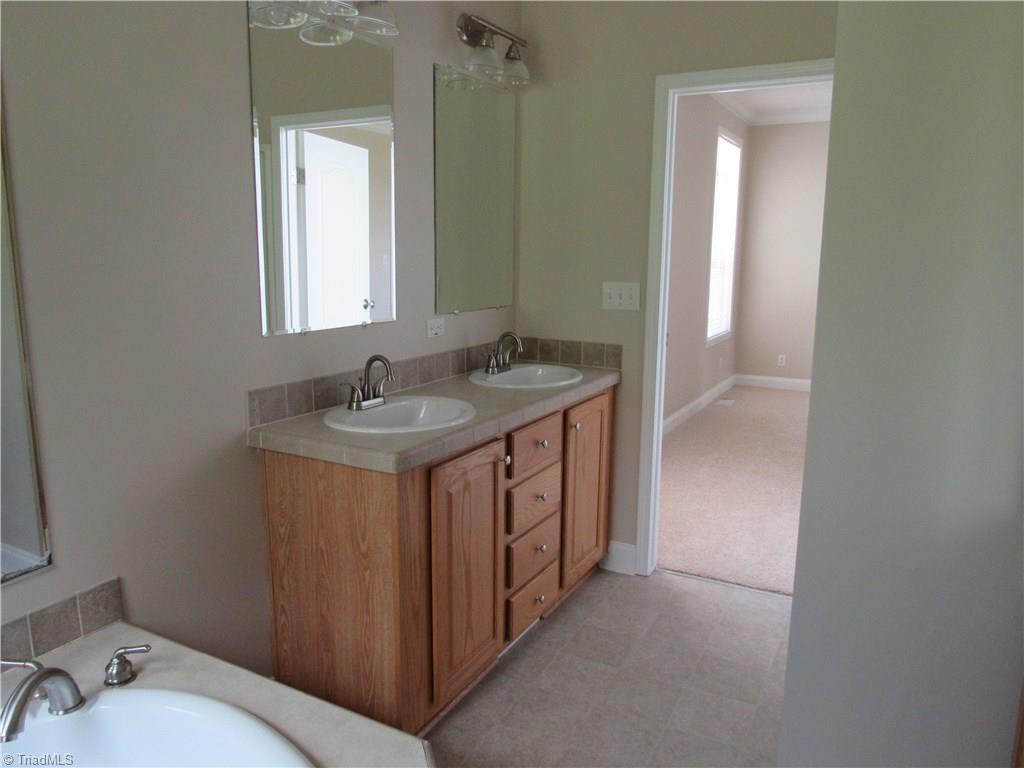 1015 Gordon Rd, Pinnacle, NC 27043 photo 18