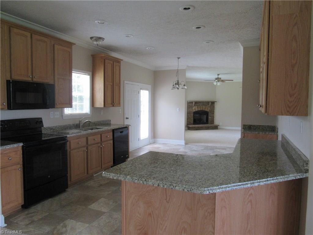 1015 Gordon Rd, Pinnacle, NC 27043 photo 4
