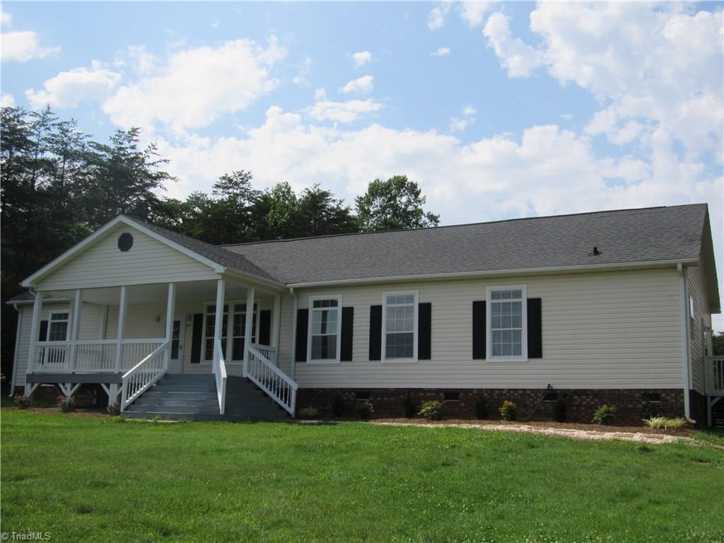 1015 Gordon Rd, Pinnacle, NC 27043 photo 1