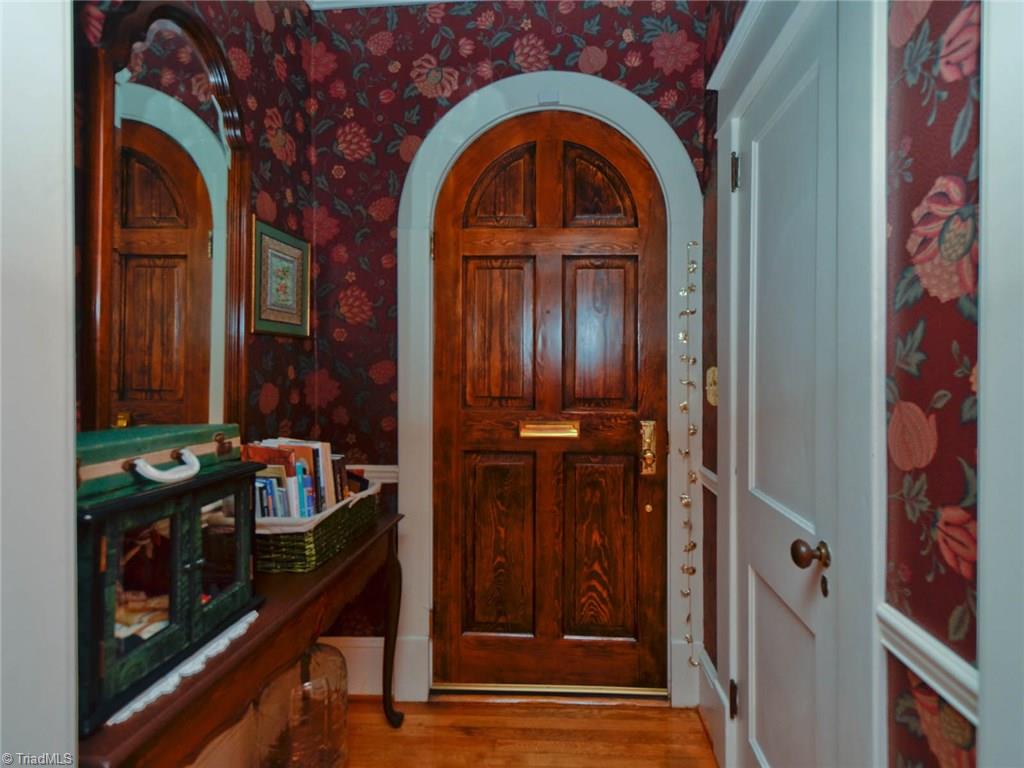 708 Sunset Dr, High Point, NC 27262 photo 3