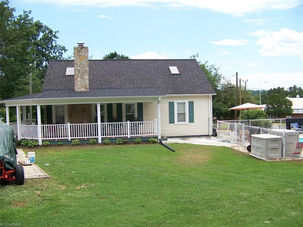 1010 Spring St, Mount Airy, NC 27030 photo 1