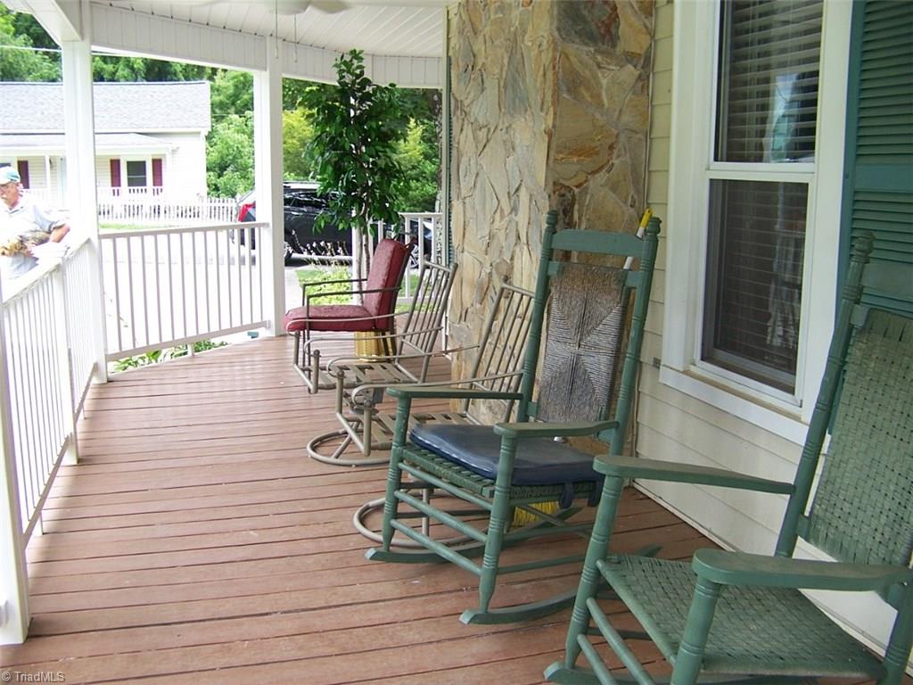 1010 Spring St, Mount Airy, NC 27030 photo 5