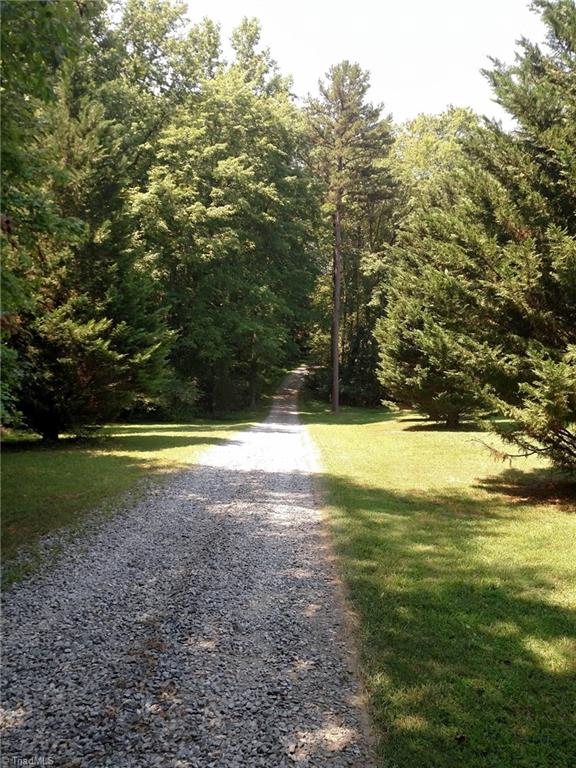 785 Carson Rd, Pilot Mountain, NC 27041 photo 5