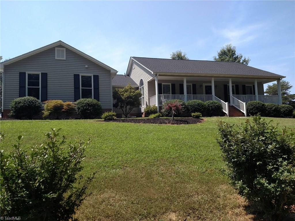785 Carson Rd, Pilot Mountain, NC 27041 photo 1
