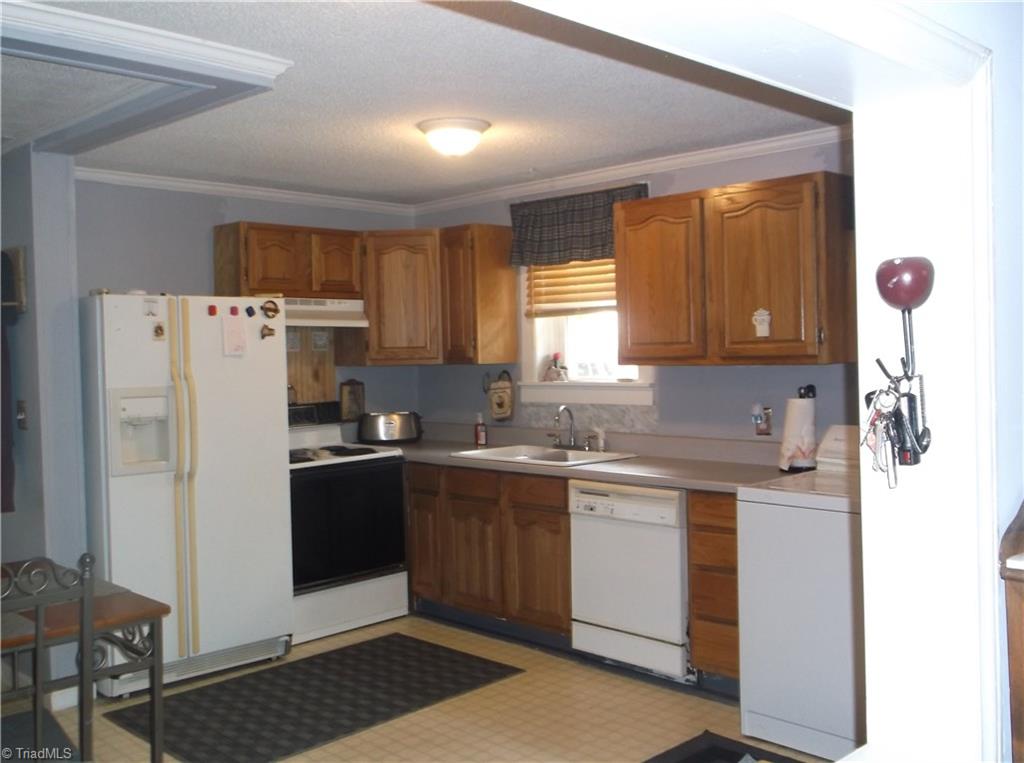 224 Maple St, King, NC 27021 photo 10